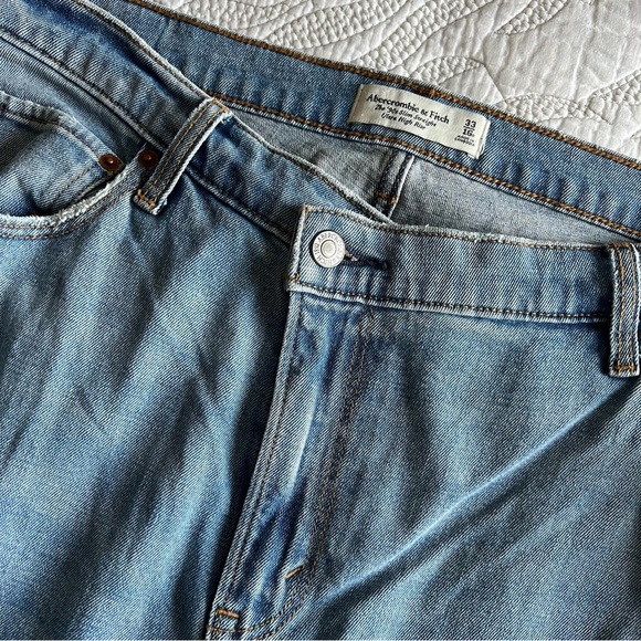 Abercrombie - Ultra High Rise 90s Slim Straight Jean - Criss-Cross Waistband - Picture 5 of 11